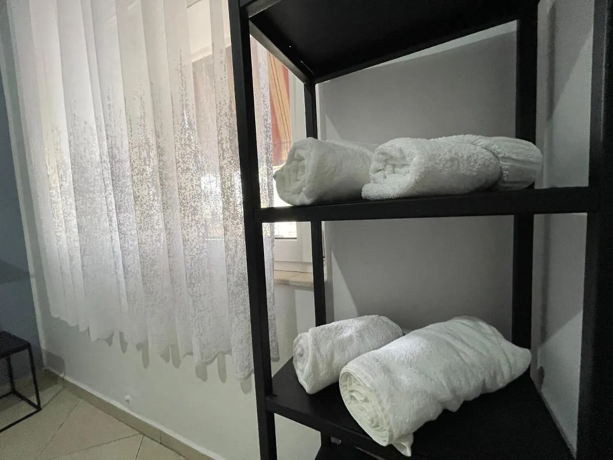 Tirana New Bazaar-Apartment 2 0*,